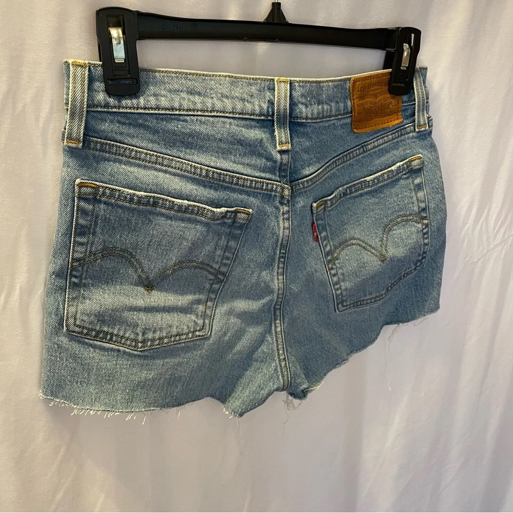 Levi’s Premium Quality Wedgie High Rise Jean Short Button Fly Size 27 Light Wash